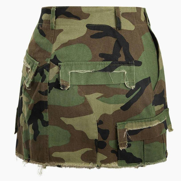 Mica's Camo Frayed Hem Cargo Skirt Olive SZ M NWT - Picture 4 of 13